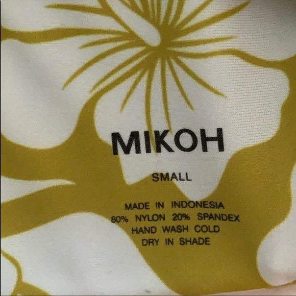 Sold*Swimsuit top only - Picture 3 of 3